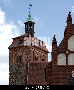 Detail von St. Johannes Kirche und Marktturm, Luckenwalde, Bezirk Teltow-Flaeming, Bundesstaat Brandenburg Stockfoto