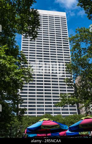 Das Grace Building überblickt den Bryant Park in Midtown Manhattan, New York City, USA 2023 Stockfoto