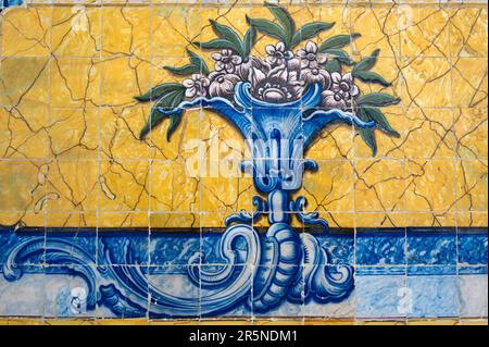 Bemalte Fliesen, ehemaliger Speisesaal, Mosteiro dos Jeronimos, Belem-Viertel, Lissabon, Portugal, Fliesen, Asulejos, Jerome-Kloster, Keramikkunst Stockfoto