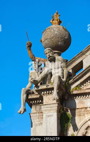 Statue Os Meninos, Kirche Da Graca, Evora, Alentejo, Portugal, Die Kinder, die den Erdball unterstützen Stockfoto