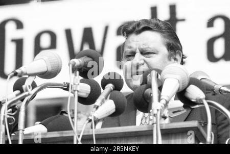 Persönlichkeiten aus Politik, Wirtschaft und Kultur aus den Jahren 1965-71. Franz Josef Strauss (CSU) d. 1988 Minister, DEU, Deutschland, Dortmund Stockfoto