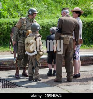 HORSTED KEYNES, SUSSEX/UK - MAI 7 : Nachstellungstag des Südens im Krieg am Horsted Keynes Bahnhof in Horsted Keynes Sussex am 7. Mai 2011. Fünf Stockfoto