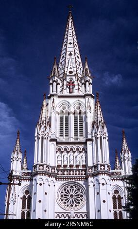 Die 1840 erbaute Kirche unserer Lieben Frau von Lourdes ist die Nachbildung der Basilika von Lourdes in Tiruchirappalli Trichy, Tamil Nadu, Südindien, Indien Stockfoto