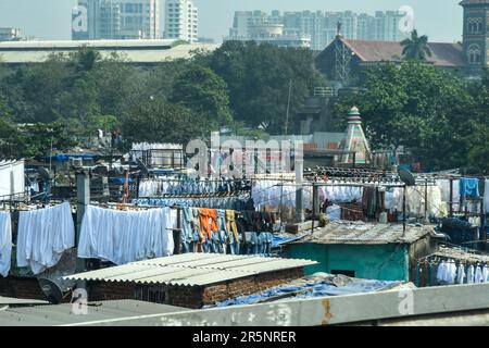 Dhobi Ghat ist die weltweit größte Outdoor-Wäscherei und eine beliebte Touristenattraktion in Mumbai, Indien Stockfoto