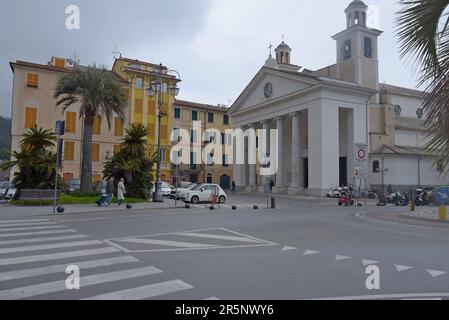 Die Basilika Santa Maria von Nazareth, eine katholische Kirche in der historischen Stadt Sestri Levante, Ligurien, Italien, April 2023 Stockfoto