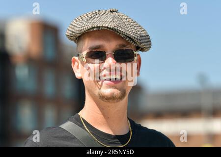 Ein Mann mit einer flachen Mütze Stockfoto