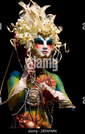 Der Gewinner war die Kreation von Kelly Zhong-ni Ren mit dem Titel Painted Skin, modelliert von Shou Lin Mitchell in der Kategorie Special Effects Fantasy Stockfoto