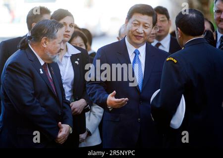 Pita Sharples, Minister für Angelegenheiten der Maori, begrüßt seine Exzellenz Xi Jinping, Vizepräsident der Volksrepublik China Stockfoto