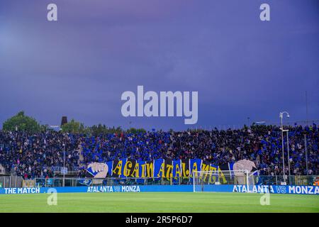 Bergamo, Italien. 04. Juni 2023. Atalanta BC Unterstützer während der italienischen Meisterschaft Serie Ein Fußballspiel zwischen Atalanta BC und AC Monza am 4. Juni 2023 im Gewiss Stadium in Bergamo, Italien - Kredit: Luca Rossini/E-Mage/Alamy Live News Kredit: Luca Rossini/E-Mage/Alamy Live News Stockfoto