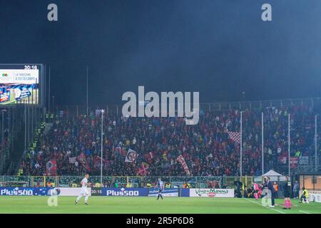 Bergamo, Italien. 04. Juni 2023. AC Monza Supporters während der italienischen Meisterschaft Serie Ein Fußballspiel zwischen Atalanta BC und AC Monza am 4. Juni 2023 im Gewiss Stadium in Bergamo, Italien - Guthaben: Luca Rossini/E-Mage/Alamy Live News Guthaben: Luca Rossini/E-Mage/Alamy Live News. Guthaben: Luca Rossini/E-Mage/Alamy Live News Stockfoto