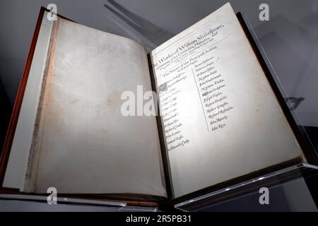 Das erste Folio von William Shakespeare mit dem Titel „Labour Love“ zeigt die Namen der Hauptakteure in allen Stücken und datiert aus dem Jahr 1623 Stockfoto