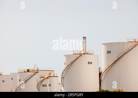 Eine Öl-Raffinerie am Stadtrand von Sydney, Australien. Stockfoto