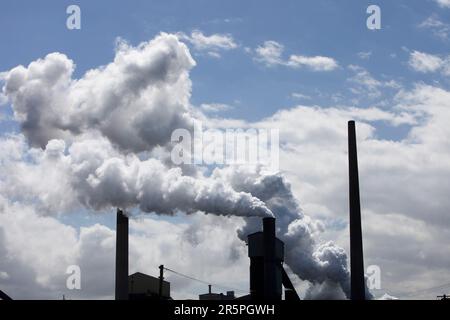 Emissionen von Bluescope Steel arbeitet in Port Kembla, Wollongong, Australien. Stockfoto