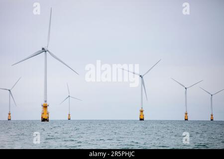 Ein Offshore-Windpark vor Walney Insel, Barrow in Furness, Cumbria, UK. Stockfoto