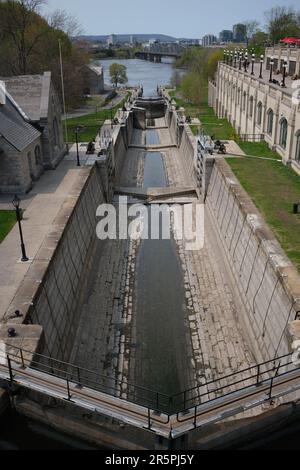 Der Rideau-Kanal in Ottawa, Kanada, in der Nähe des Flusses Ottawa Stockfoto
