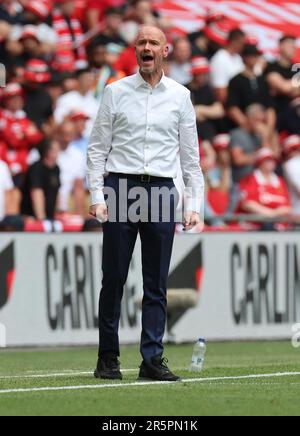 Manchester United Manager Erik Ten Hag während des Emirates FA Cup Finales zwischen Manchester City und Manchester United im Wembley Stadion, London Stockfoto