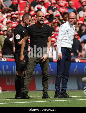 L-R Manchester City Manager Pep Guardiola und Manchester United Manager Erik Ten Hag während des Emirates FA Cup Finales zwischen Manchester City Agains Stockfoto
