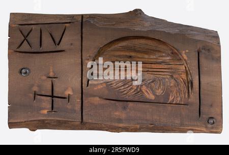 Die „Station of the Cross“ von 14., dargestellt von Fenwick Lawson (1986), St. Joseph's Church, Wetherby, Yorkshire, Großbritannien Stockfoto