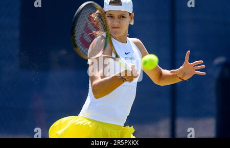 Emiliana Arango (Columbia) spielt in der ersten Qualifikationsrunde der Surbiton Tennis Trophäe. London, den 4. Juni 2023. Stockfoto