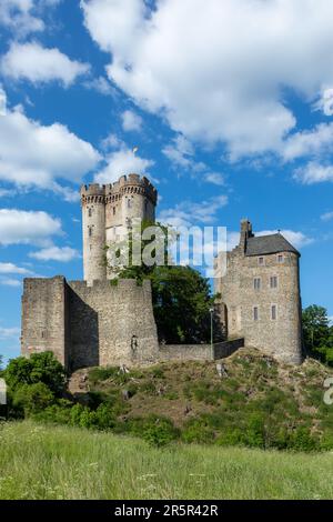 Das Kasselburg ist eine Ruine in einem Bergschloss in Pelm bei Gerolstein in der Grafschaft Eifel Stockfoto