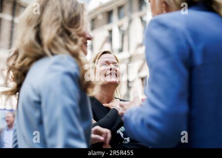 Antwerpen, Belgien. 05. Juni 2023. Niederländischer Justizminister Dilan Yesilgoz Zegerius (l), Gespräche mit Nancy Faeser (M, SPD), Bundesministerin für Inneres und Inneres und belgischer Innenministerin Annelies Verlinden vor dem Treffen der Innen- und Justizminister aus sechs europäischen Ländern über die Bekämpfung der organisierten Kriminalität in Antwerpen. Kredit: Carsten Koall/dpa/Alamy Live News Stockfoto