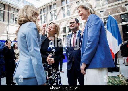 Antwerpen, Belgien. 05. Juni 2023. Niederländischer Justizminister Dilan Yesilgoz Zegerius (l-r), Gespräche mit Nancy Faeser (SPD), Bundesministerin für Inneres und Inneres, neben dem belgischen Justizminister Vincent Van Quickenborne (l), Und die belgische Innenministerin Annelies Verlinden vor dem Treffen der Innen- und Justizminister aus sechs europäischen Ländern zur Bekämpfung der organisierten Kriminalität in Antwerpen. Kredit: Carsten Koall/dpa/Alamy Live News Stockfoto