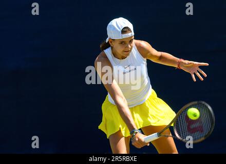 Emiliana Arango (Columbia) spielt in der ersten Qualifikationsrunde der Surbiton Tennis Trophäe. London, den 4. Juni 2023. Stockfoto