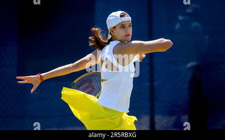 Emiliana Arango (Columbia) spielt in der ersten Qualifikationsrunde der Surbiton Tennis Trophäe. London, den 4. Juni 2023. Stockfoto