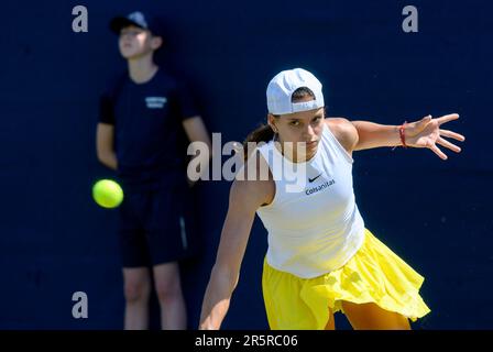 Emiliana Arango (Columbia) spielt in der ersten Qualifikationsrunde der Surbiton Tennis Trophäe. London, den 4. Juni 2023. Stockfoto