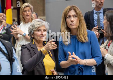 Anne Milgram (R), Verwaltungsrätin der Drogenbehörde, wird am Montag, den 05. Juni 2023 in Antwerpen auf einer Tagung der "Koalition der europäischen Länder gegen schwere und organisierte Kriminalität" gesehen. Belgien, Frankreich, Deutschland, Italien, die Niederlande und Spanien bündeln ihre Kräfte im Kampf gegen die organisierte Kriminalität, insbesondere die Drogenkriminalität. Während des Treffens wird ein Status für die Umsetzung des mehrjährigen Aktionsplans festgelegt, der die konkrete Umsetzung der von den 6 Ländern im Oktober 2022 eingegangenen Ziele darstellt. BELGA FOTO JONAS ROOSENS Stockfoto