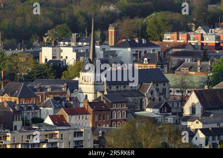 Frankreich, seine-Maritime, Elbeuf-sur-seine, als französische Städte und Länder der Kunst und Geschichte ausgewiesen, erhöhter Blick auf die Kirche Saint-Aubin in Saint-Aubin-lès-Elbeuf Stockfoto