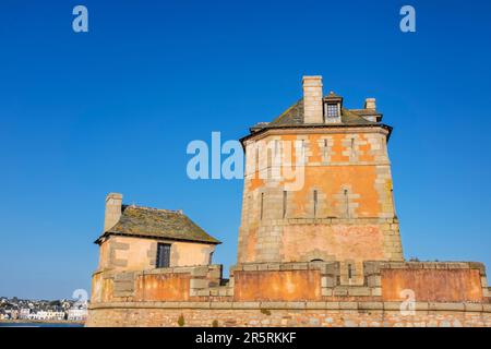 Frankreich, Finistere, Regional Natural Armoric Park, Camaret-sur-Mer, der Vauban-Turm, der zum UNESCO-Weltkulturerbe gehört Stockfoto