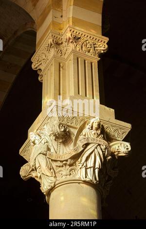 Frankreich, Meurthe et Moselle, Nancy, die Basilika Sacre Coeur de Nancy im römisch-byzantinischen Stil befindet sich in der Rue de Laxou, Detail einer Skulptur, die Engel auf einer der Kapitelle des Bildhauers Victor Huel darstellt Stockfoto