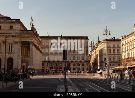 Bordeaux, Frankreich, 18. Juli 2022: Blick auf das große Theatergebäude mit der Bezeichnung Nationaloper in Bordeaux Stockfoto