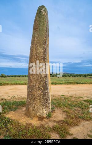 Portugal, Region Alentejo, Umgebung von Monsaraz, Menhir von Outeiro aus der Halkoklithik oder Kupferzeit Stockfoto