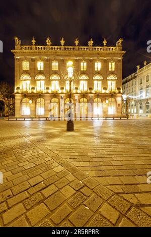 Frankreich, Meurthe et Moselle, Nancy, Stanislas Platz (ehemaliger Königsplatz) erbaut von Stanislas Leszczynski, König von Polen und letzter Herzog von Lothringen im 18. Jahrhundert, von der UNESCO zum Weltkulturerbe erklärt, Fassade des Opernhauses Stockfoto