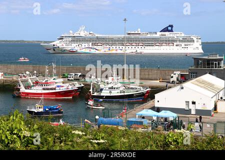 Fischereifahrzeuge im Hafen von Dunmore East, County Waterford, Irland Stockfoto