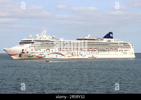 Norweigian Star, NCL Cruise Line, vor Dunmore East, County Waterford, Irland Stockfoto