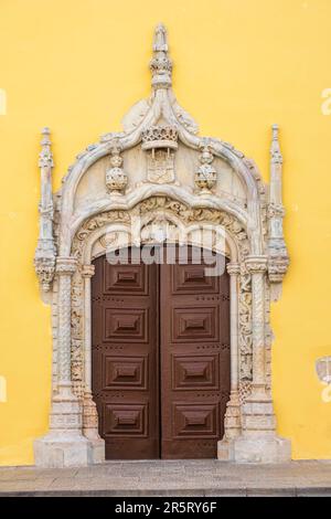 Portugal, Alentejo Region, Moura, Sao Joao Baptista Kirche aus dem 16. Jahrhundert, Manueline-Stil, Portal mit typisch Manueline Mustern Stockfoto