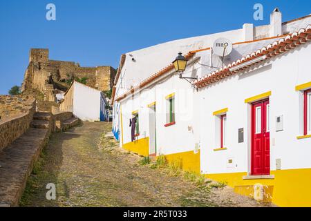 Portugal, die Region Alentejo, Mertola, die mittelalterliche Burg dominiert die Zitadelle Stockfoto