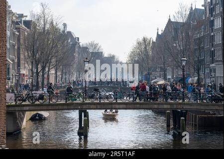 Niederlande, Amsterdam, Kanäle und Stadtleben Stockfoto