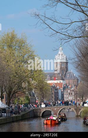Niederlande, Amsterdam, Kanäle und Stadtleben Stockfoto