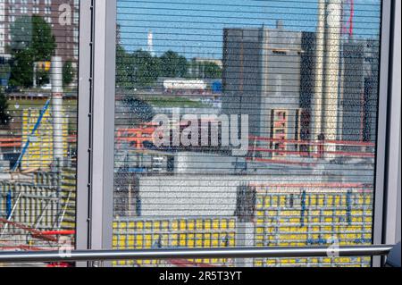 Fensterglas an einem Bahnhof in Hamburg. Stockfoto