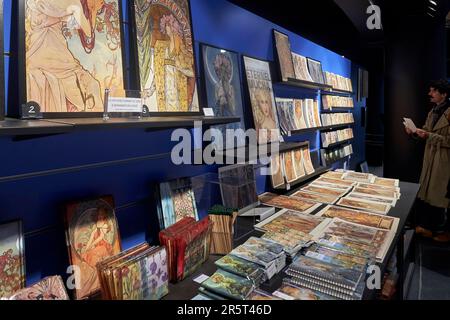 Frankreich, Paris, Grand Palais Immersif auf dem Gelände der Opéra Bastille, Ausstellung Eternel Mucha, eine wichtige Figur des Jugendstils Stockfoto