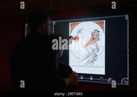 Frankreich, Paris, Grand Palais Immersif auf dem Gelände der Opéra Bastille, Ausstellung Eternel Mucha, eine wichtige Figur des Jugendstils Stockfoto