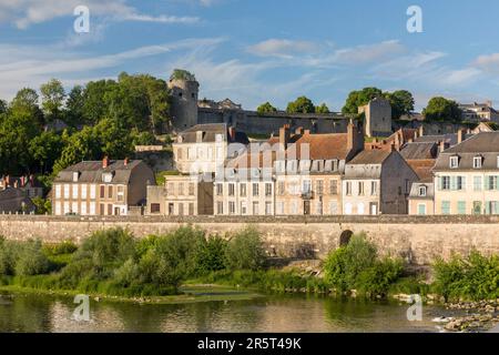 Frankreich, Nièvre (58), La Charité-sur-Loire, Weg nach Saint Jacques de Compostela, UNESCO-Weltkulturerbe, Häuser an den Kais Stockfoto