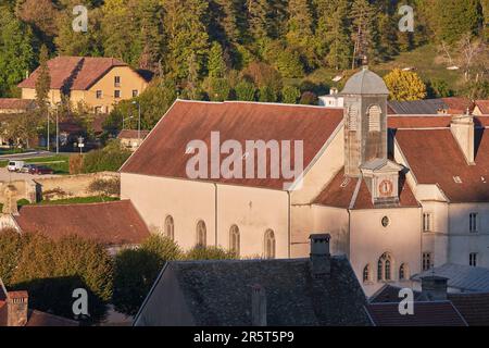 Frankreich, Doubs, Ornans, das Kloster der Minimes, heute Gendarmerie, Verwaltungsdienste und das Museum der Kostüme und Comtois Traditionen Stockfoto