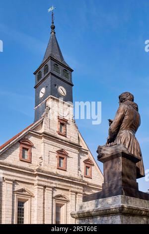 Frankreich, Doubs, Montbeliard, Place Saint Martin, Tempel Saint Martin und Statue Georges Cuvier Stockfoto