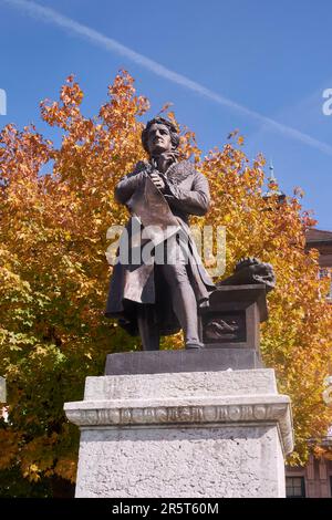 Frankreich, Doubs, Montbeliard, Place Saint Martin, Statue von Georges Cuvier, geboren und gestorben in Montbéliard (1769-1832) Stockfoto