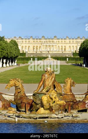 Frankreich, Yvelines, Versailles, Park des Schlosses von Versailles, das von der UNESCO zum Weltkulturerbe erklärt wurde, Apollo Becken, Apollo und sein Wagen Stockfoto